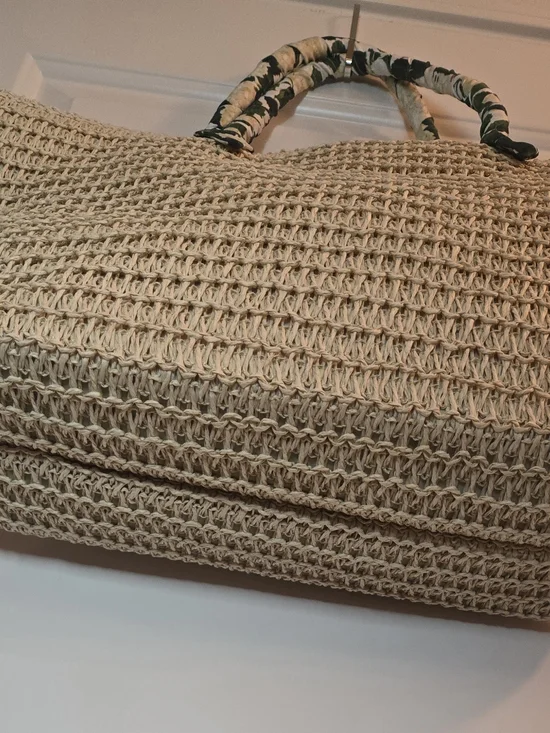 NWT Oscar Dela Renta Woven Cream Tote with Floral-Trim Handles - Picture 5 of 7